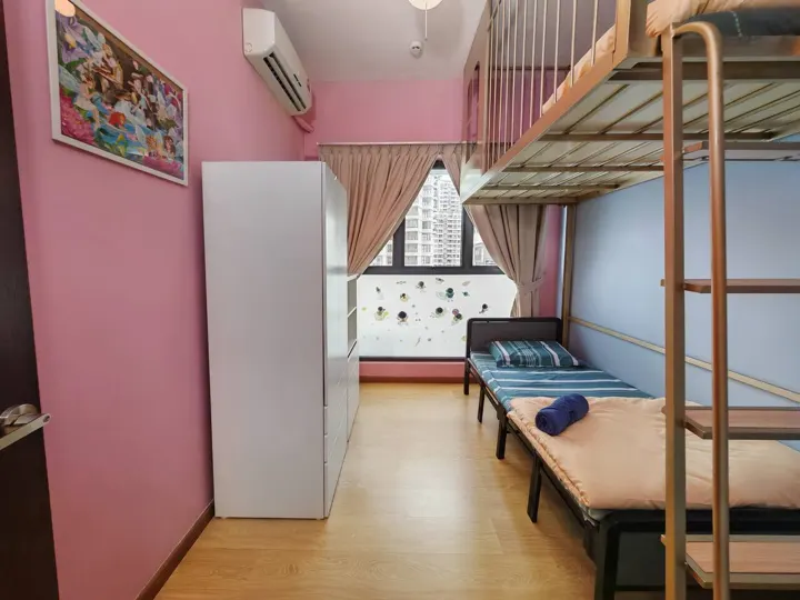 Playful 3BR, bedroom 2: 2 × single bed