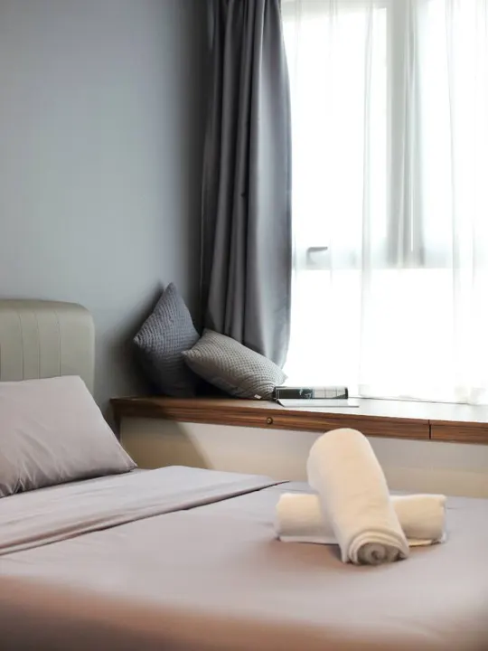 Secret Lounge, bedroom 2: queen bed