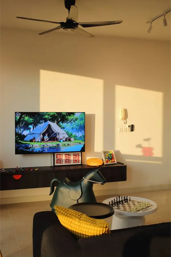 Sunlit Designer, photo 2 of 128