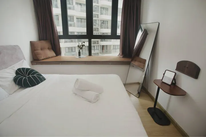 Timber Lounge, bedroom 2: queen bed