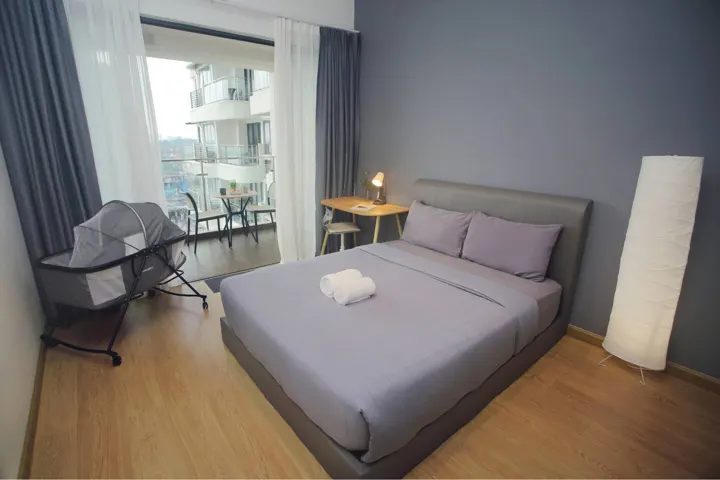Urban Oasis, bedroom 1: queen bed