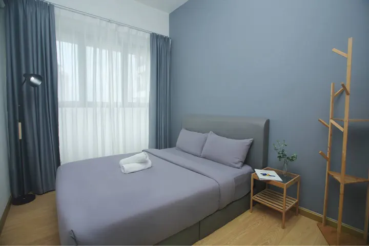 Urban Oasis, bedroom 2: queen bed