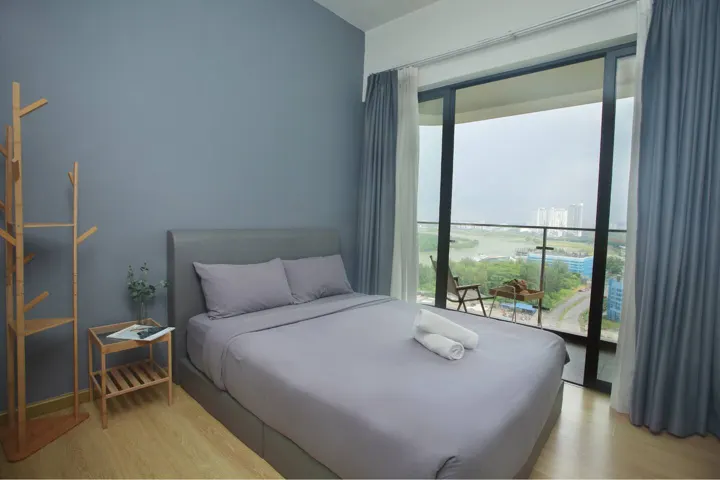 Urban Oasis, bedroom 3: queen bed